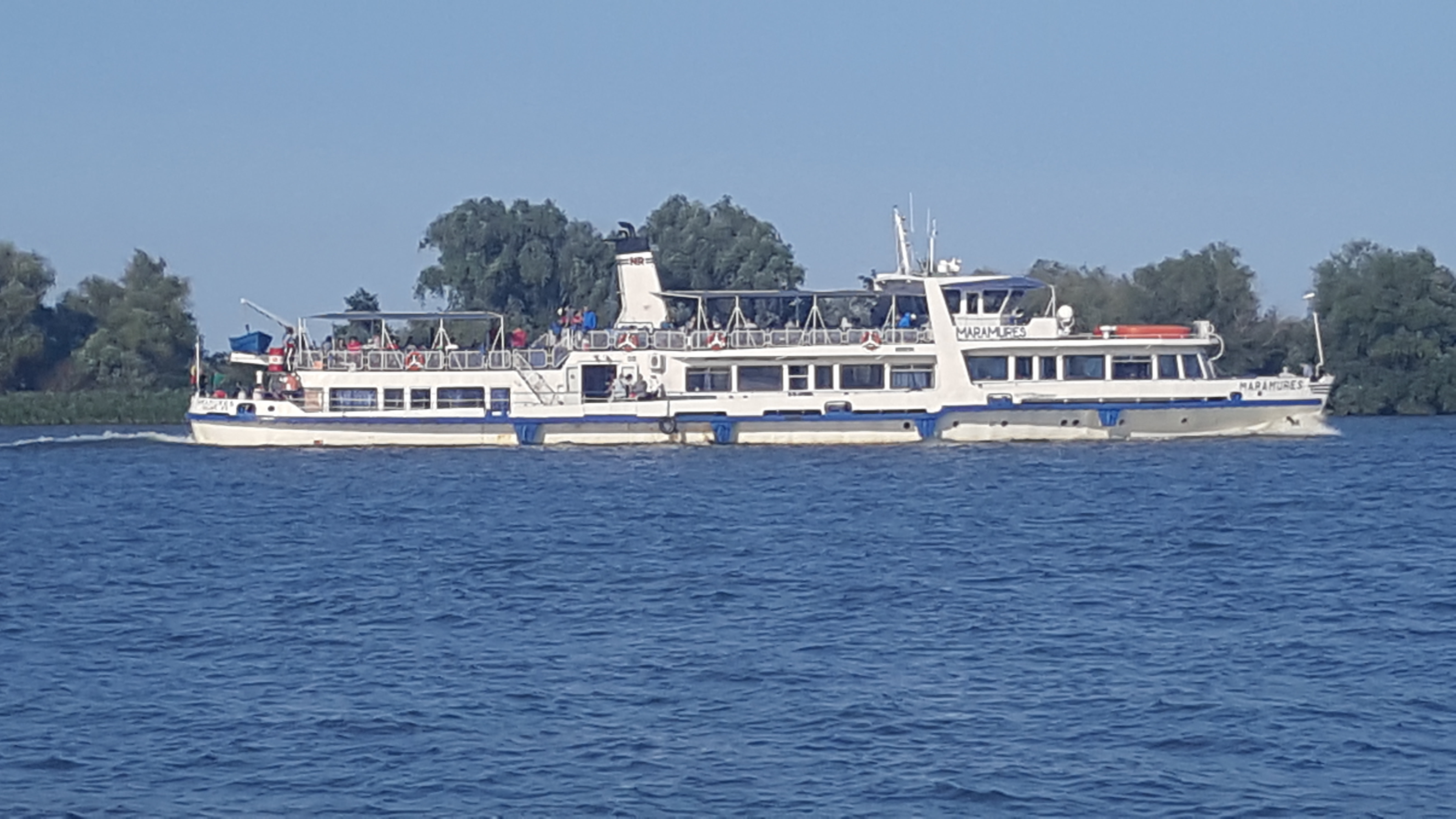 Transfer turisti cu Navrom Delta